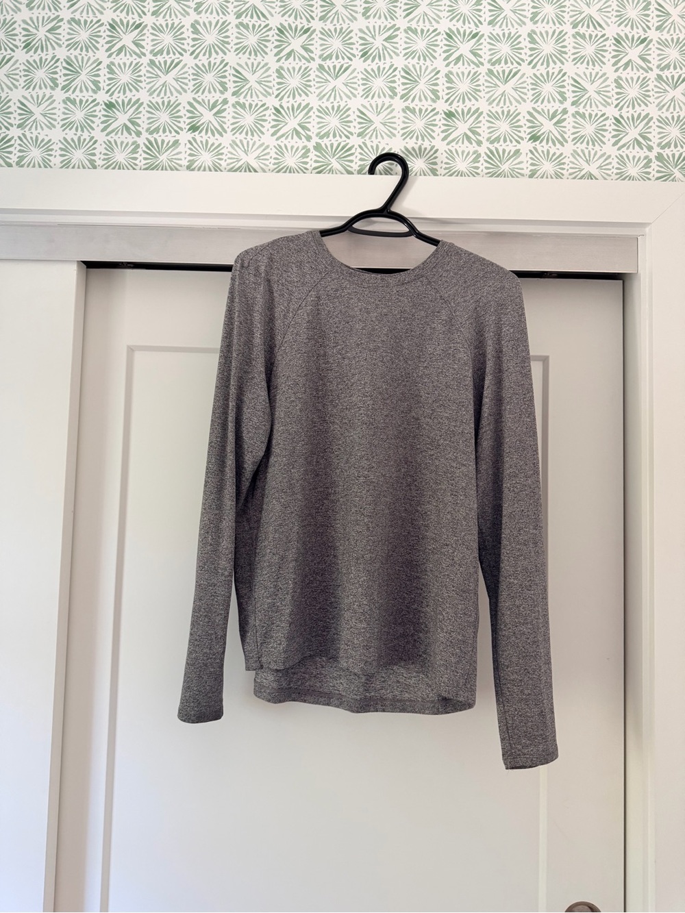 Lululemon Long-Sleeve Women's shirt size large GUC